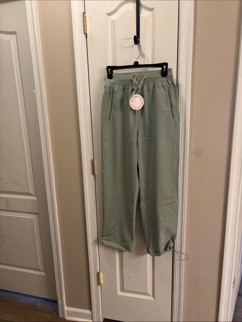 Umgee womens Sage Green Drawstring Joggers. Size XS